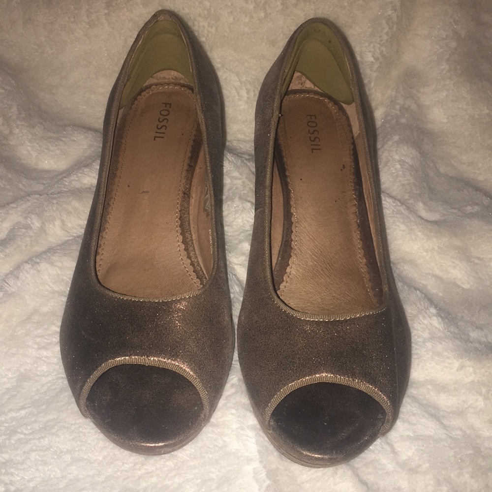 Fossil brushed gold leather platform peep toe